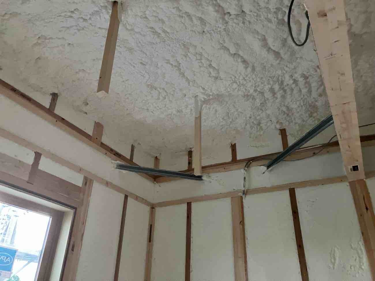 夏も冬も快適に暮らすために。大切な断熱工事