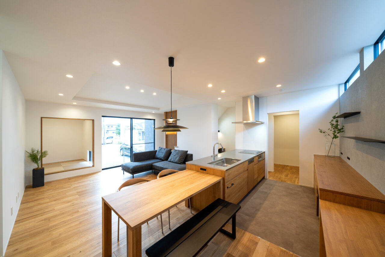 階段横格子×ジャパンディデザインでつくる、心地よい自然素材の家